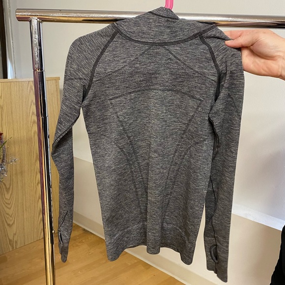 Ivviva Black Lined Studio Pants and Grey Tight Hooded Long sleeve - Picture 3 of 5